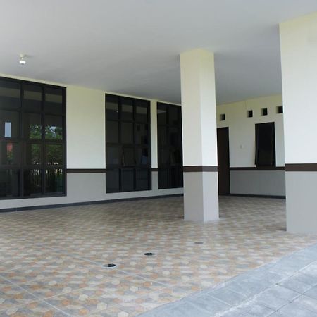 Kost Eksklusif Teduh Hostel Salakan Exterior photo