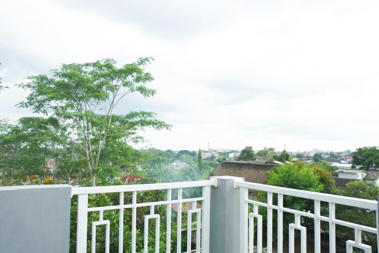 Kost Eksklusif Teduh Hostel Salakan Exterior photo