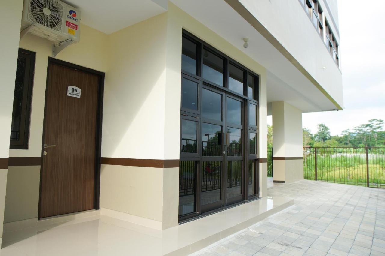 Kost Eksklusif Teduh Hostel Salakan Exterior photo